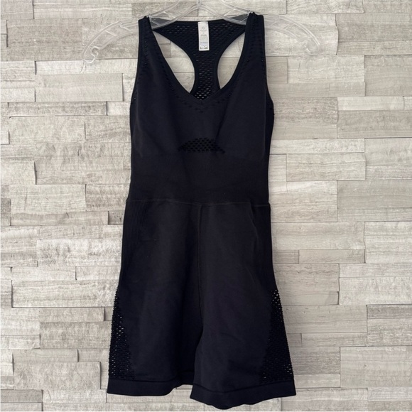 aerie Offline Seamless Laser Cutout Detail Black Workout Athletic Romper - Picture 3 of 6